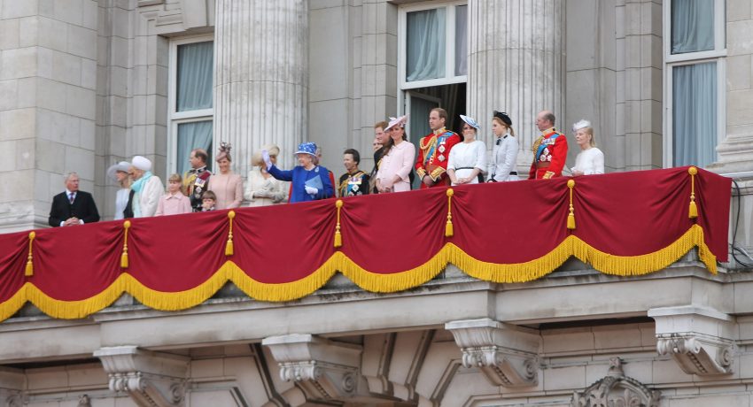 The_British_royal_family_on_the_balcony_of_Buckingham_Palace